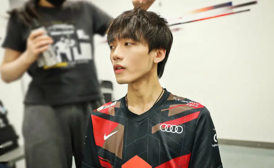 开云-Karsa新星出色发挥表现突出，篮网前途光明！全场沸腾不已-开云